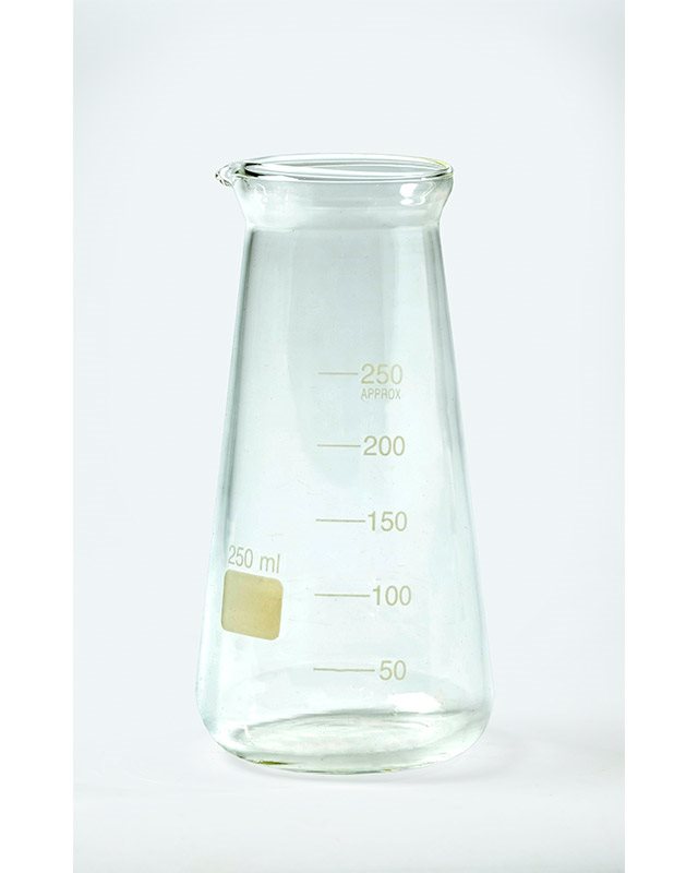 Х010 - Троугласта чаша